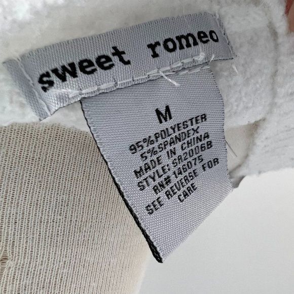 NWT SWEET ROMEO White Crew‎ Neck Sweater with Geometrical Design (M) - Picture 5 of 6